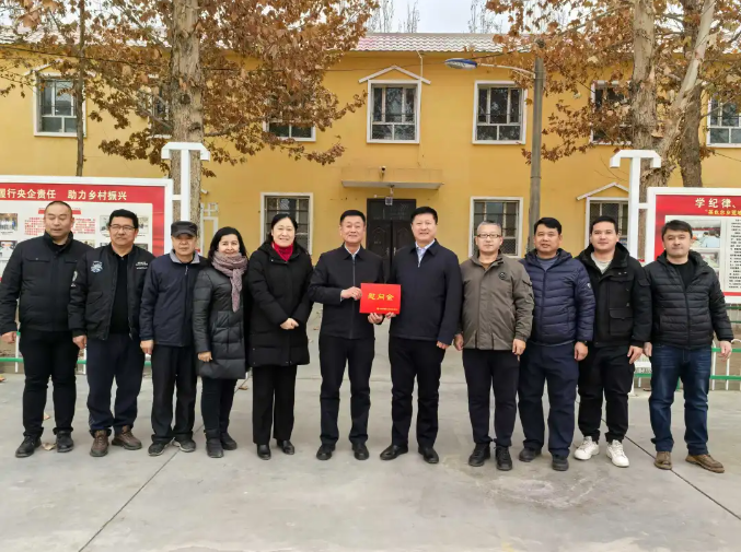 驻村工作照.png