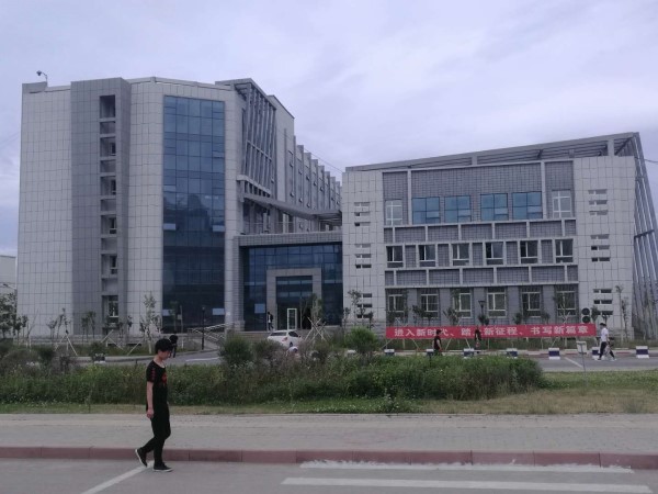 新疆工业高等专科学校新校区项目师资培训中心工程（一建）.jpg